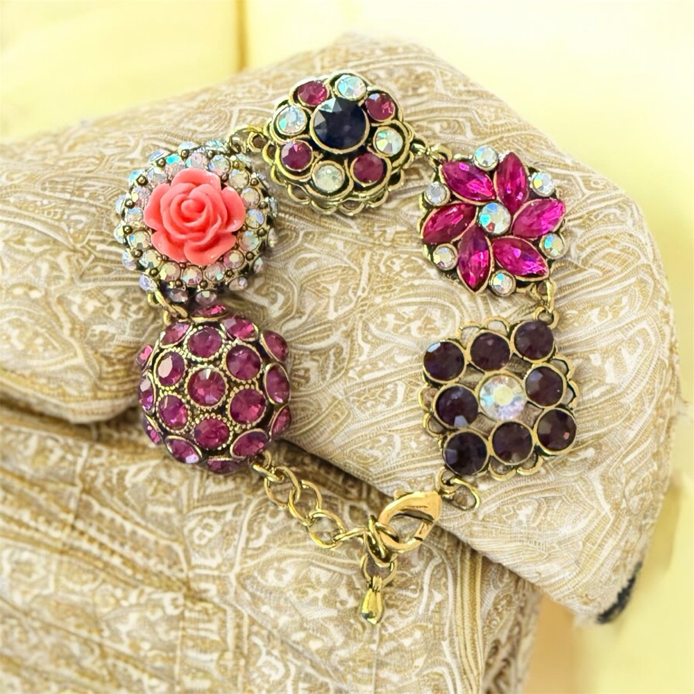 Elegant Floral Bracelet with Pink and Gold Accents